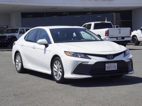 Used 2023 Toyota Camry LE w/ Convenience Package FWD image 2