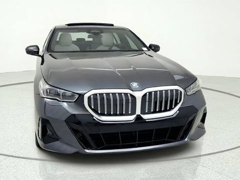 Used 2026 BMW 530i w/ M Sport Package RWD image 2