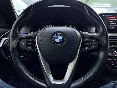 Used 2019 BMW 530e w/ Convenience Package RWD image 21