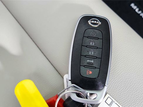 Used 2025 Nissan Murano SV image 27