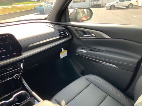 New 2026 Chevrolet Traverse LT w/ LPO, Floor Liner Package AWD/4WD image 15