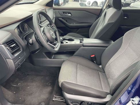 Used 2023 Nissan Rogue SV image 5