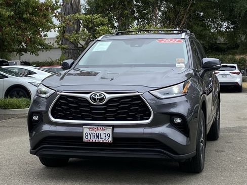 Used 2021 Toyota Highlander XLE FWD image 46
