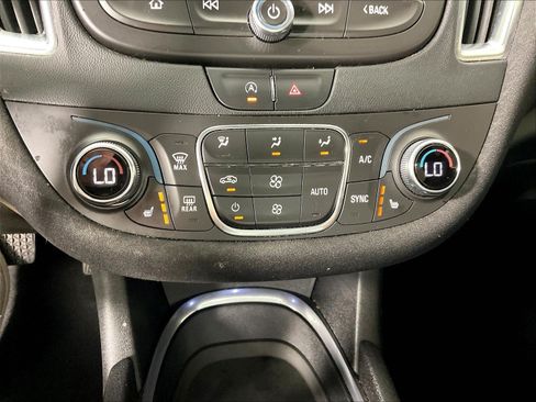 Used 2021 Chevrolet Malibu LT FWD image 36