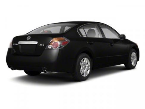 Used 2010 Nissan Altima 3.5 SR w/ Premium Pkg image 2
