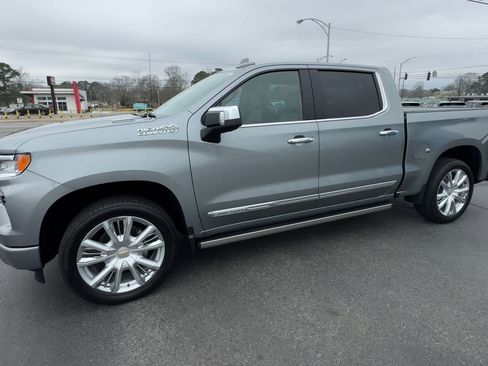 Used 2025 Chevrolet Silverado 1500 High Country AWD/4WD image 4