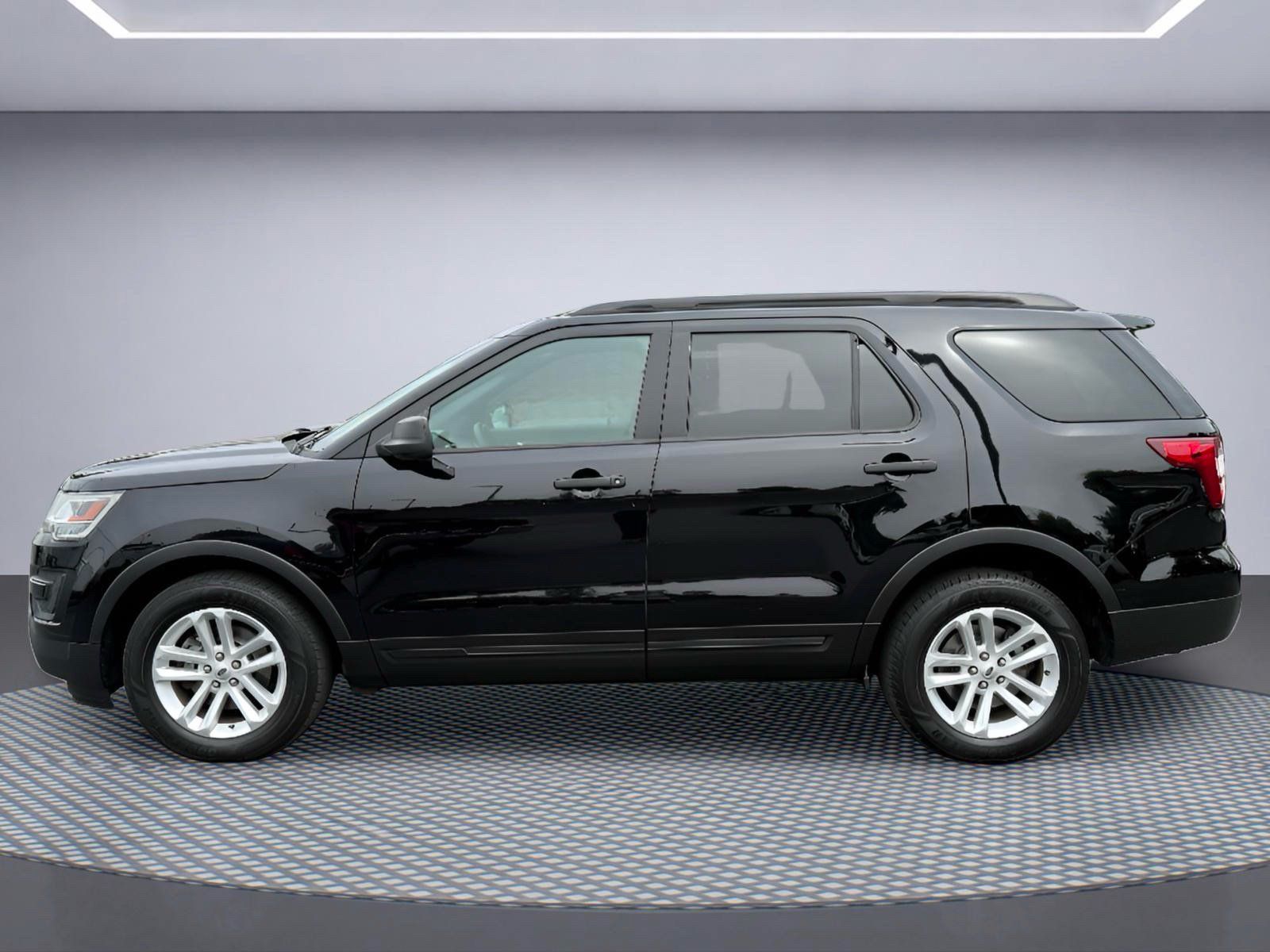 Used 2017 Ford Explorer 4WD image 3