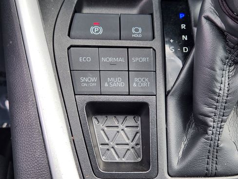 Used 2023 Toyota RAV4 LE AWD/4WD image 21