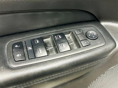 Used 2018 Jeep Grand Cherokee Limited image 19