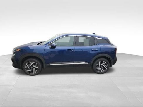 Used 2025 Nissan Kicks SV FWD image 3