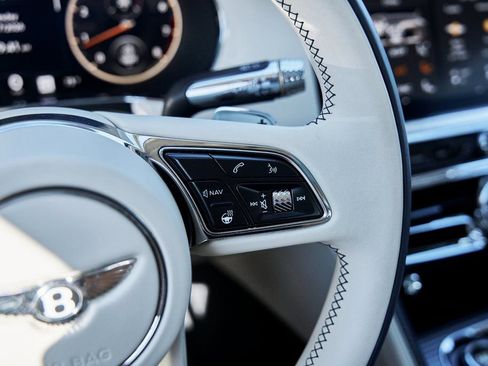 Used 2024 Bentley Flying Spur V8 image 58