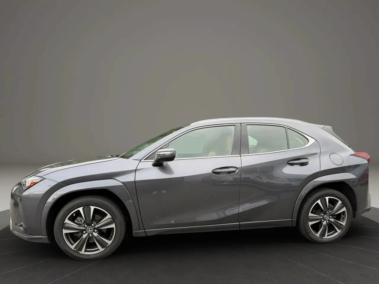 Used 2024 Lexus UX 250h AWD w/ Premium Package image 8