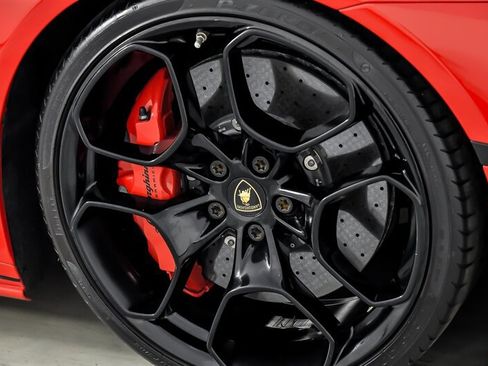 Used 2021 Lamborghini Huracan EVO RWD image 19