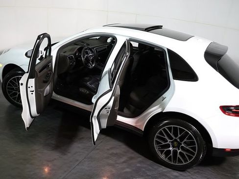 Used 2017 Porsche Macan AWD/4WD image 5