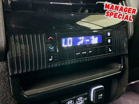 Used 2024 Jeep Wagoneer L Series II w/ Flexible Seating Group RWD image 27
