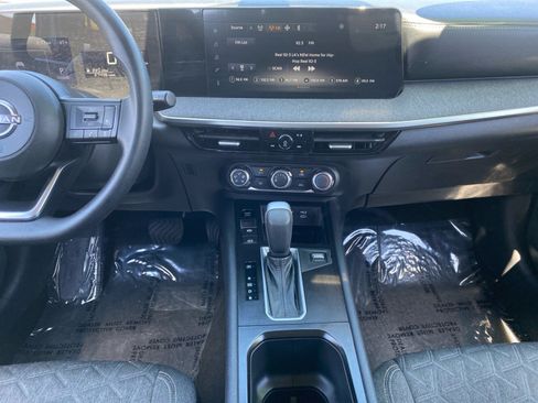 Used 2025 Nissan Kicks SV w/ Illumination Package FWD image 11