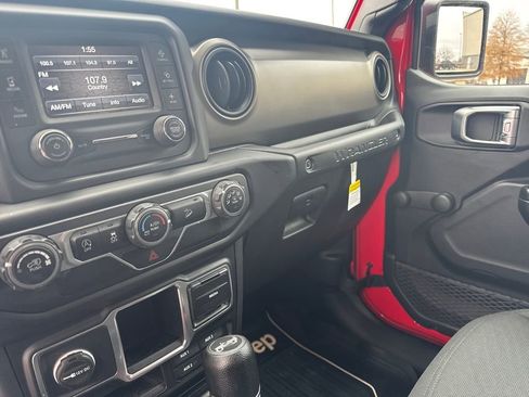 Used 2018 Jeep Wrangler Unlimited Sport image 22