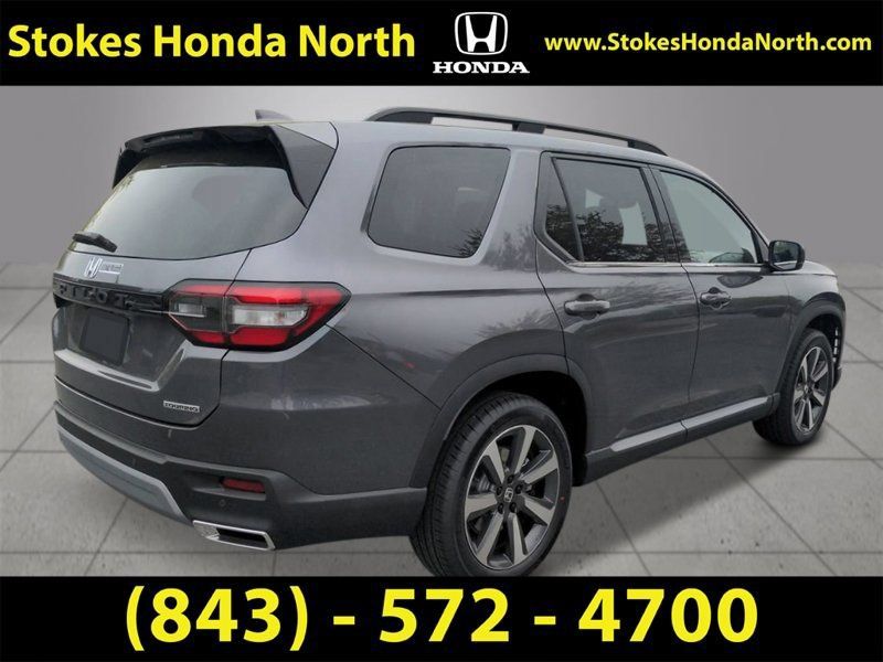 New 2025 Honda Pilot Touring image 6