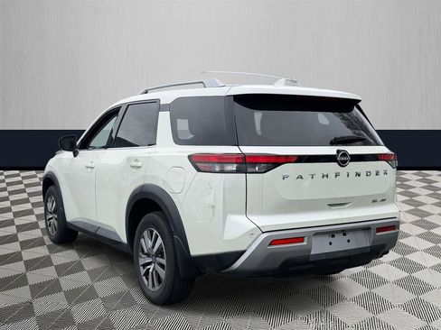 Used 2022 Nissan Pathfinder SL image 3