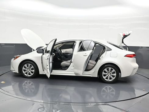 Used 2021 Toyota Corolla LE image 34