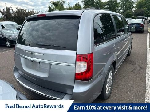 Used 2013 Chrysler Town & Country Touring FWD image 6
