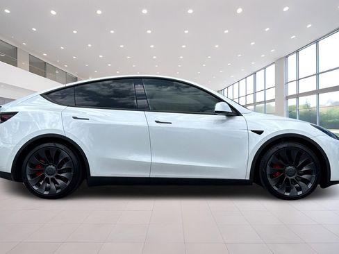 Used 2022 Tesla Model Y Performance AWD/4WD image 3