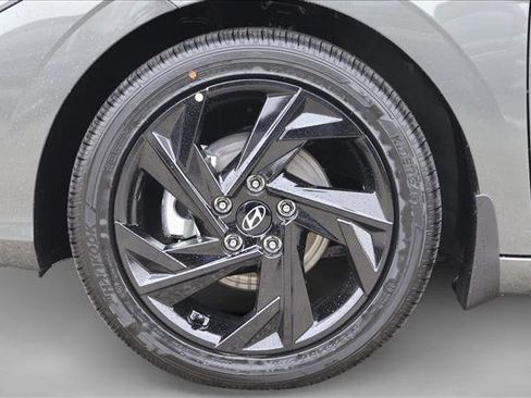 New 2026 Hyundai Elantra SEL Sport FWD image 9