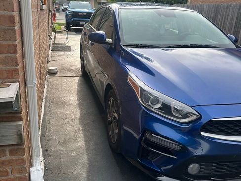 Used 2019 Kia Forte LXS FWD image 1