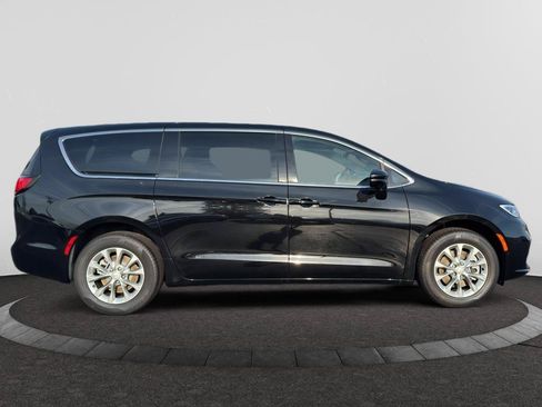 New 2026 Chrysler Pacifica Limited w/ Uconnect Theater Family Group AWD/4WD image 4
