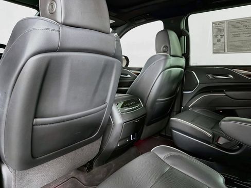 Used 2023 Cadillac Escalade Premium Luxury AWD/4WD image 37