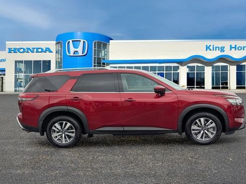 Used 2024 Nissan Pathfinder SL image 7