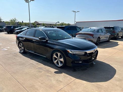 Used 2020 Honda Accord Touring image 4