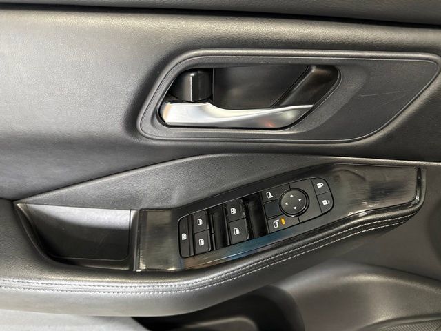 Used 2024 Nissan Rogue SV AWD/4WD image 21
