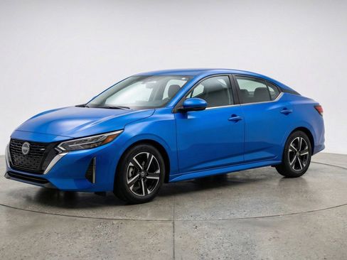 Used 2025 Nissan Sentra SV image 3