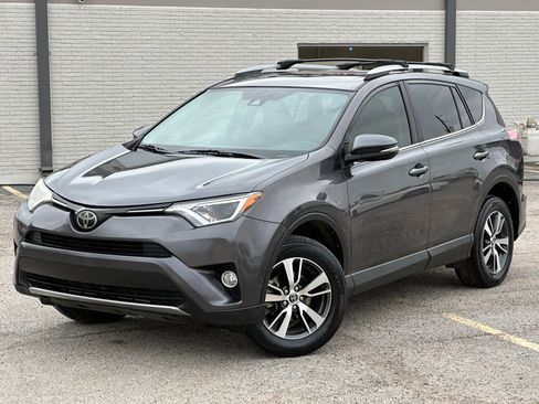Used 2018 Toyota RAV4 XLE image 2