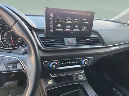 Used 2021 Audi Q5 Premium w/ Convenience Package image 12