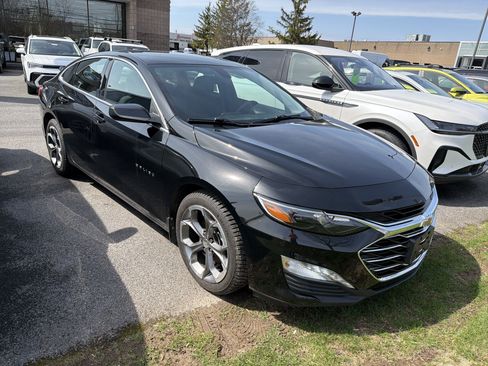 Used 2020 Chevrolet Malibu LT FWD image 2