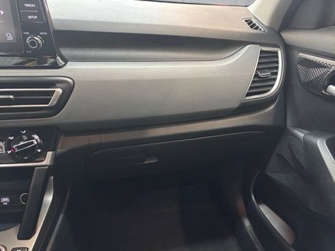 Used 2023 Kia Seltos LX image 18