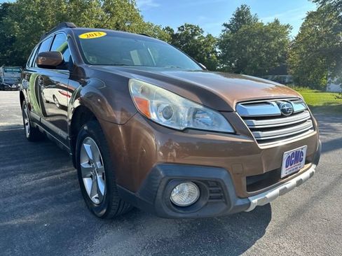 Used 2013 Subaru Outback 2.5i Limited AWD/4WD image 1