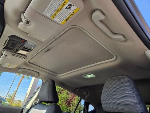 Used 2024 Subaru Crosstrek 2.0i Premium image 10