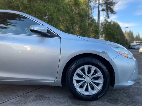 Used 2016 Toyota Camry LE image 3