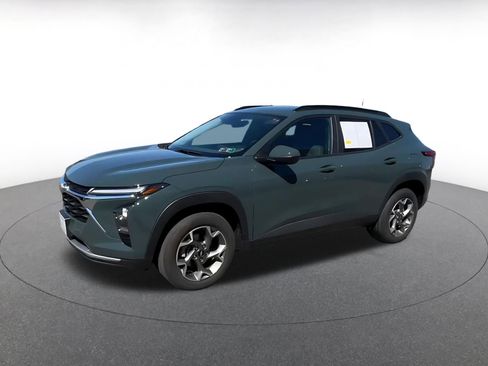 Used 2025 Chevrolet Trax LT image 7