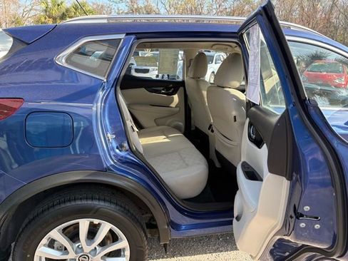 Used 2021 Nissan Rogue Sport SV FWD image 17