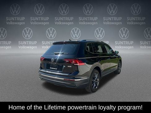 Used 2023 Volkswagen Tiguan SE w/ Panoramic Sunroof Package FWD image 5