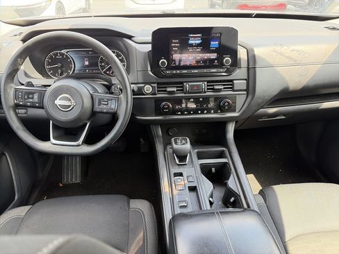 Used 2023 Nissan Pathfinder S FWD image 2