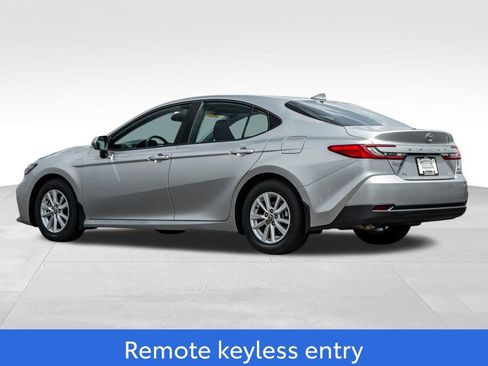 Used 2025 Toyota Camry LE FWD image 5