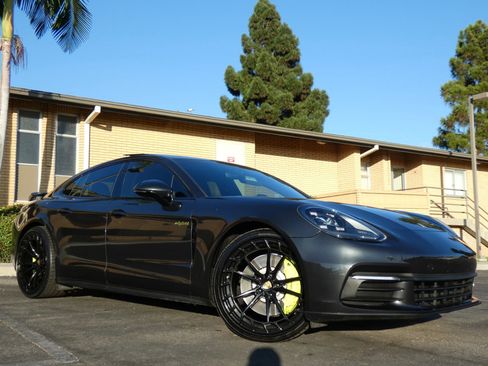 Used 2018 Porsche Panamera 4 image 5