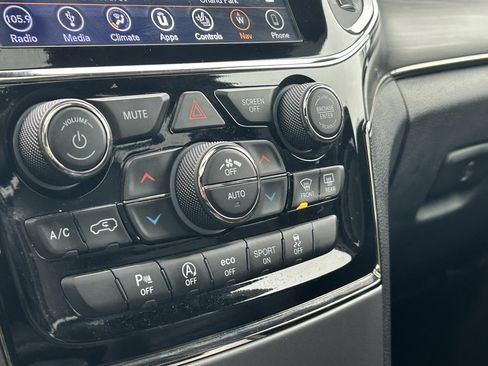 Used 2019 Jeep Grand Cherokee Limited X image 22