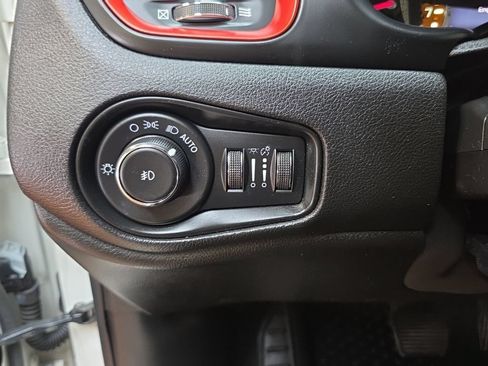 Used 2017 Jeep Renegade Trailhawk AWD/4WD image 26
