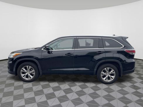 Used 2015 Toyota Highlander XLE AWD/4WD image 4